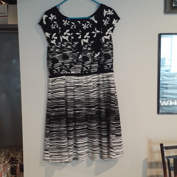 Robbie Bee Dresses & Skirts - 🤑🤑ROBBIE BEE BLACK WHITE DRESS SIZE L